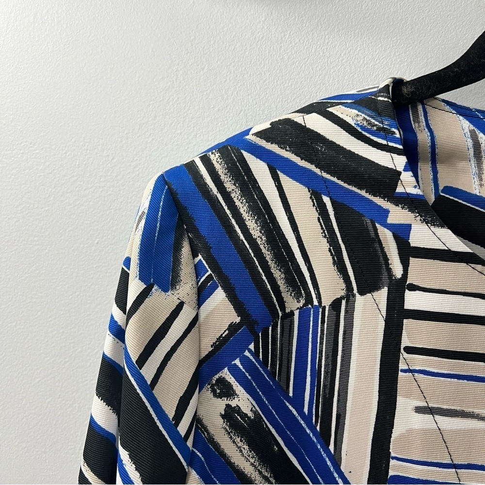 Kasper Blue & White Abstract 3/4 Length Sleeve One Button Flyaway Topper Blazer - Picture 5 of 9